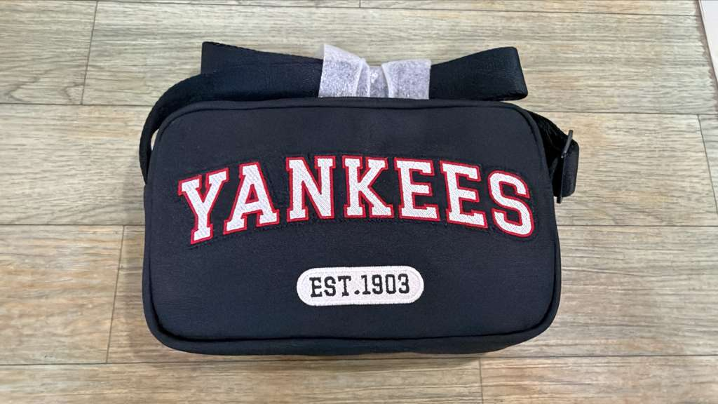ZX018 MLB 黑色NY Yankees單肩相機包 24x15cm