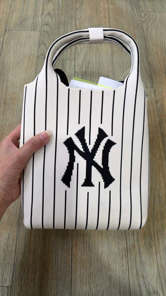 ZX022 MLB 白色間線NY logo手挽包 19x20cm