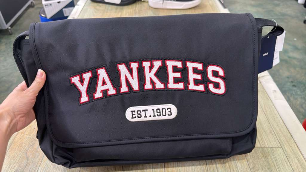 ZX026 MLB 黑色RED SOX郵差包 40x27cm