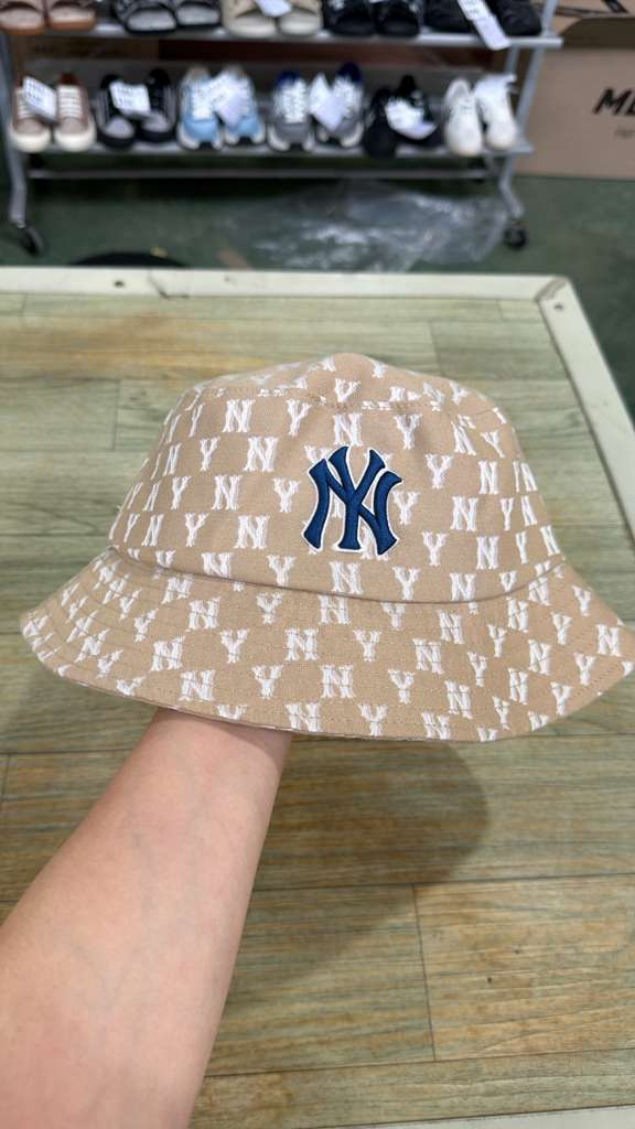 ZX108 MLB 杏撞白色滿版NY logo 漁夫帽