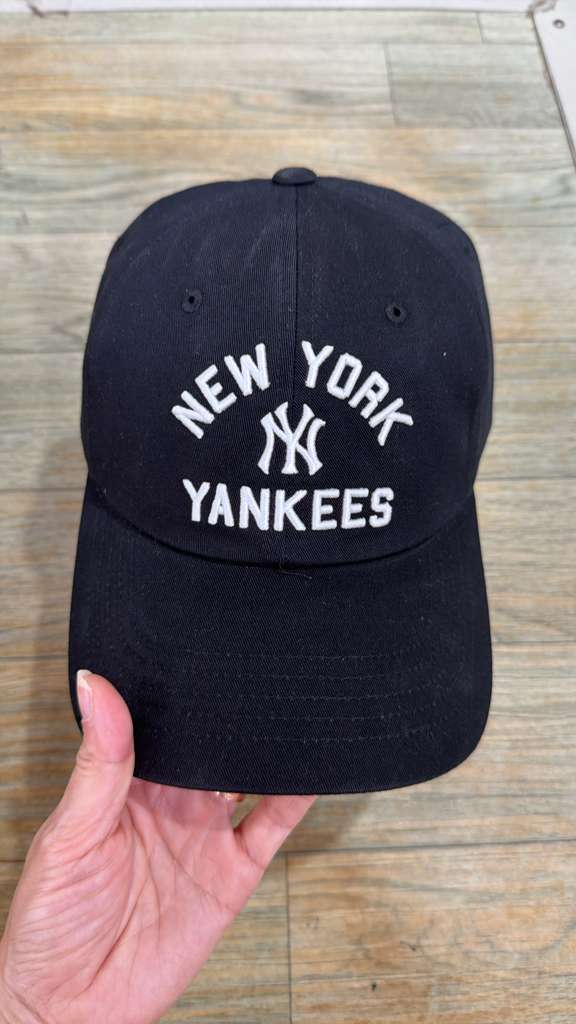 ZX132 MLB 黑色白撞色YANKEES logo cap帽