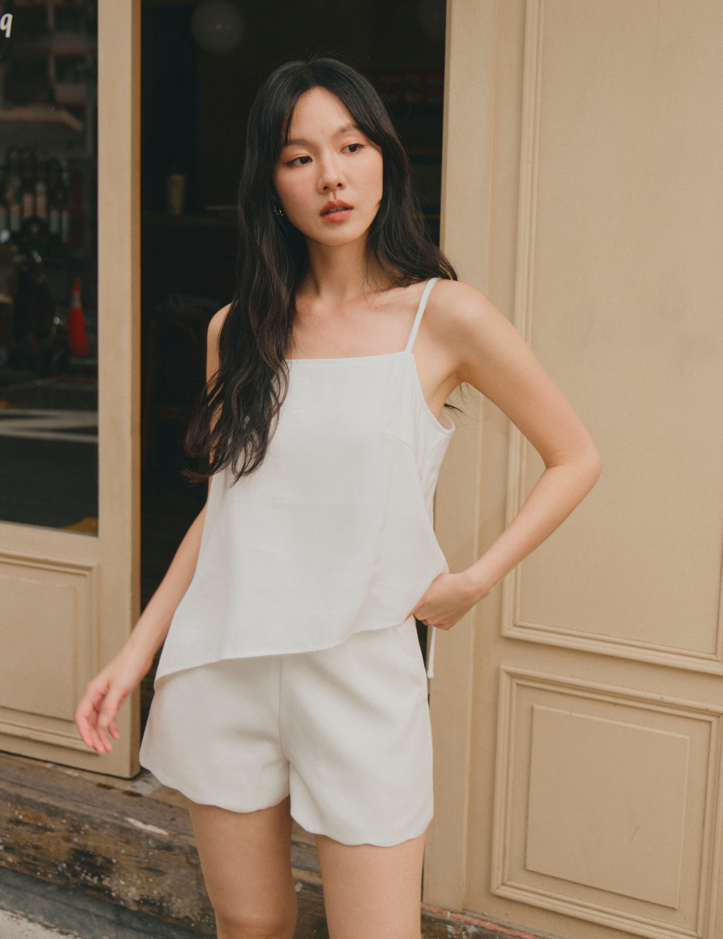 Asymmetrical Hem Vest (White / 3 Sizes)