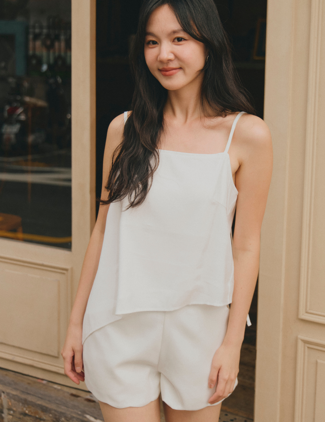 Asymmetrical Hem Vest (White / 3 Sizes)
