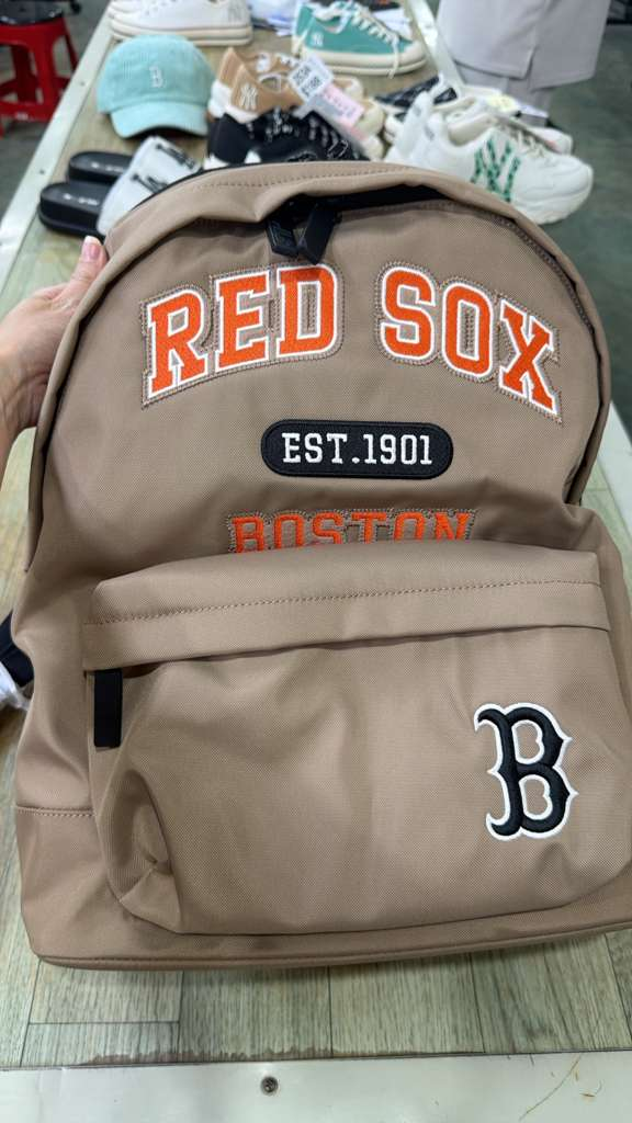 ZX021 MLB 奶茶啡色RED SOX背包 38x33cm
