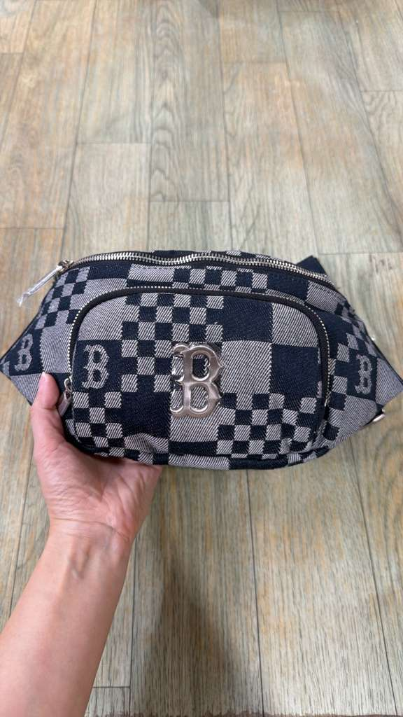 ZX034 MLB 黑拼灰棋盤格仔B logo腰包 24x13cm