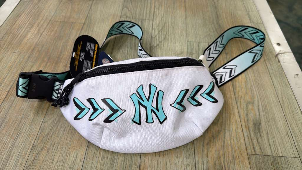 ZX037 MLB 白拼漸變綠NY logo腰包 20x14cm