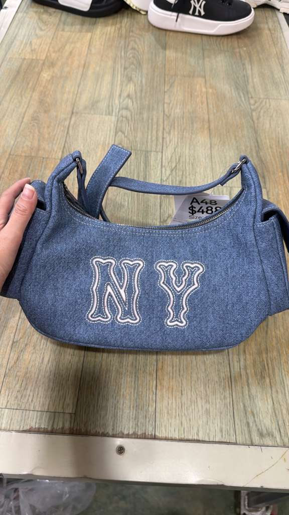 ZX048 MLB 牛仔色NY logo半月單肩包 25x14cm