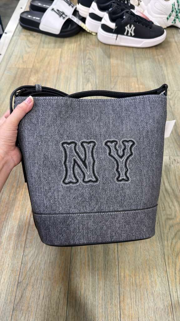 ZX051 MLB 牛仔黑色NY logo菜籃子包 26x13cm