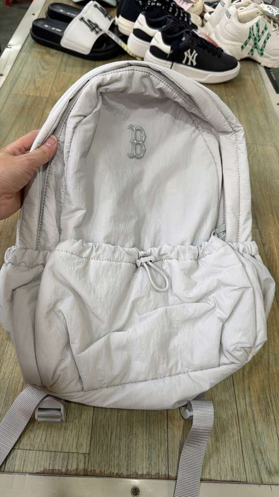 ZX056 MLB 奶白色B logo小背包 28x40cm