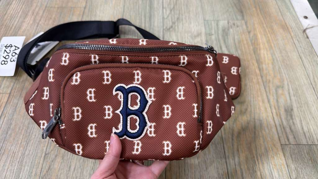 ZX063 MLB 磚紅色滿版NY logo腰包 22x13cm