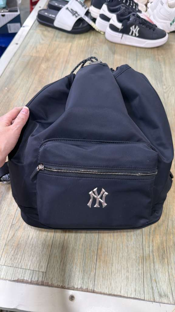 ZX070 MLB 黑色NY logo抽繩背包 33x32cm