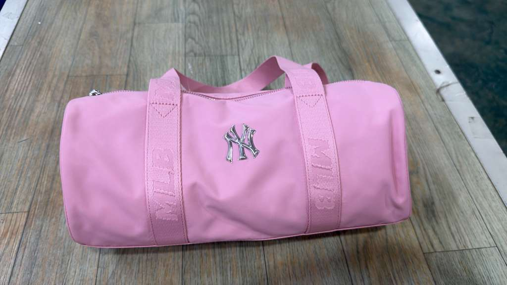 ZX075 MLB 粉色NY logo圓桶單肩包 30x16cm