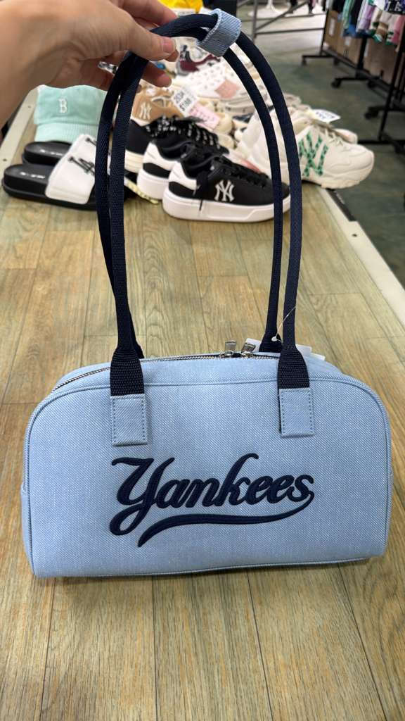 ZX082 MLB 牛仔藍色拼黑肩帶YANKEES logo保齡球包 31x18cm