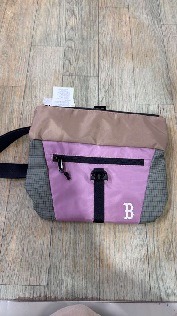 ZX084 MLB 粉拼啡色B logo crossbody bag 28x22cm