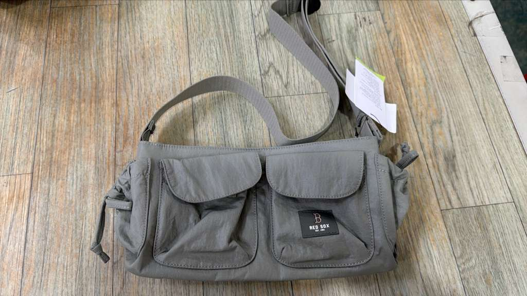 ZX086 MLB 灰色多口袋crossbody bag 26x13cm