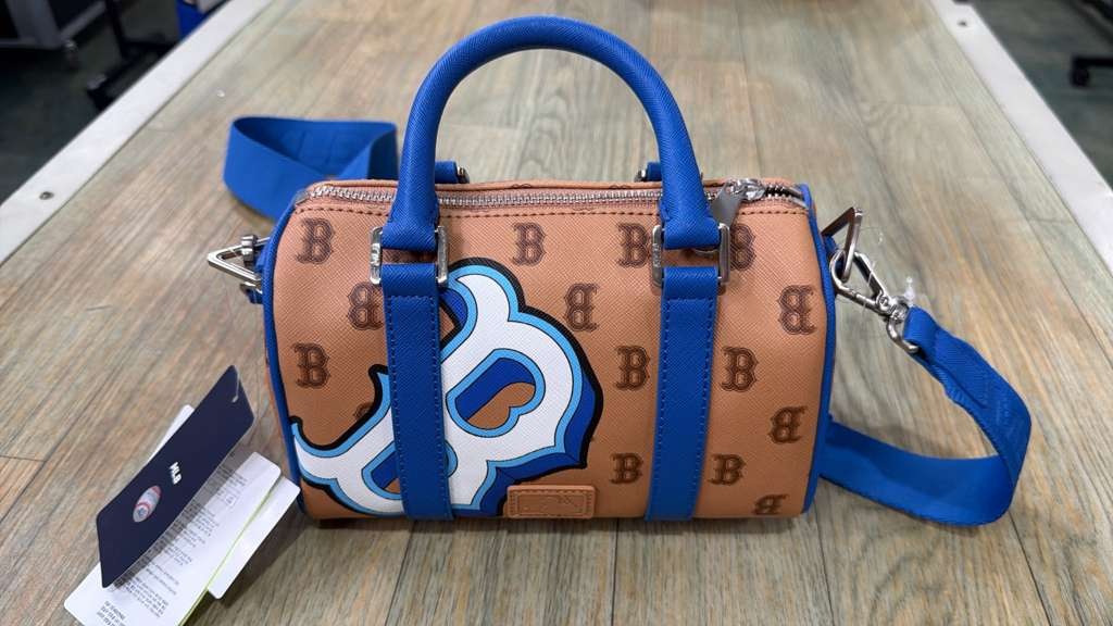 ZX091 MLB 啡拼藍色滿版B logo手挽單肩兩用包 20x15cm