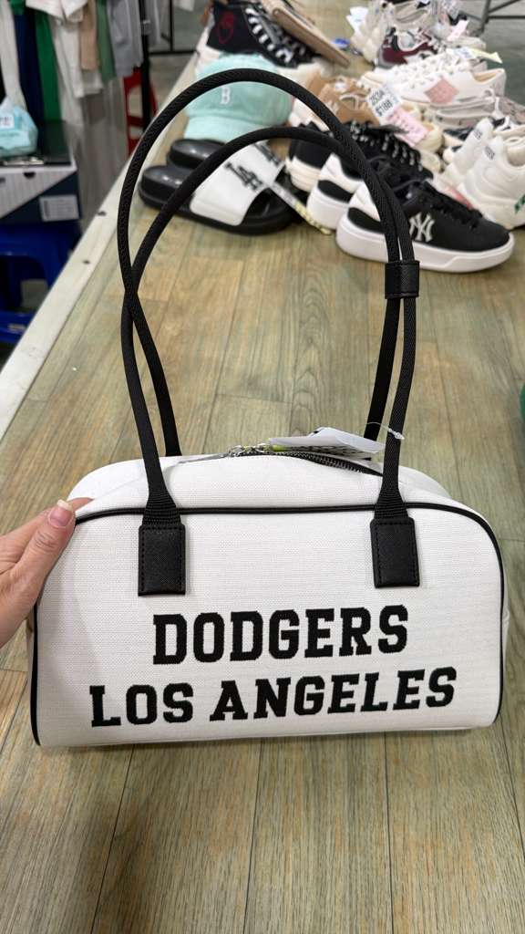 ZX093 MLB 白拼黑肩帶DODGERS logo保齡球包 28x18cm