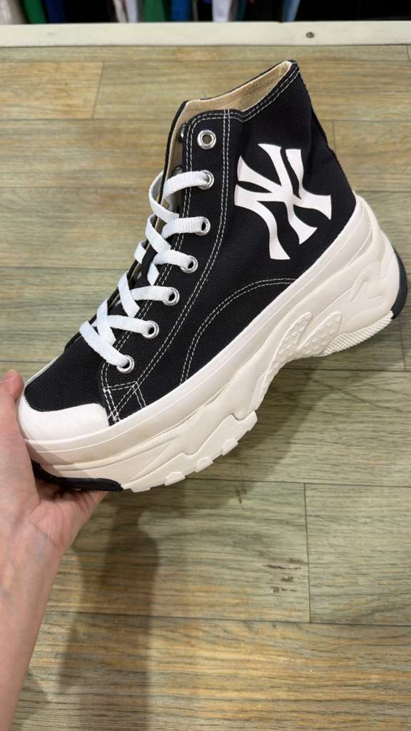 ZX140 MLB 黑色NY logo中筒厚底鞋