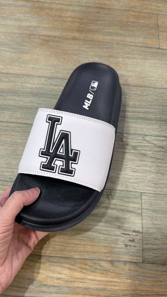 ZX250 MLB 黑白拼色LA logo一字拖鞋