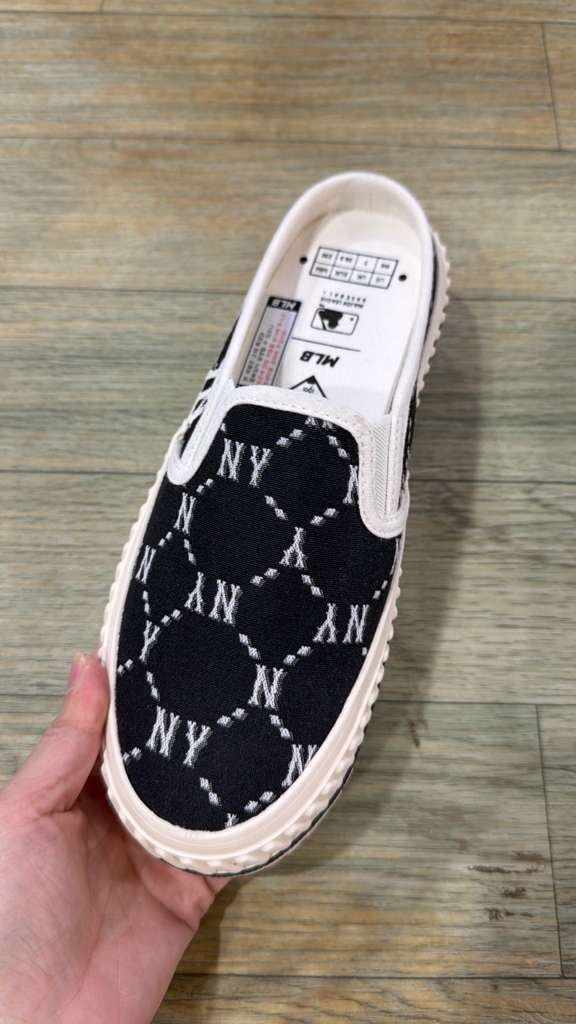 ZX255 MLB 黑色拼白色NY logo懶人鞋 SIZE 230