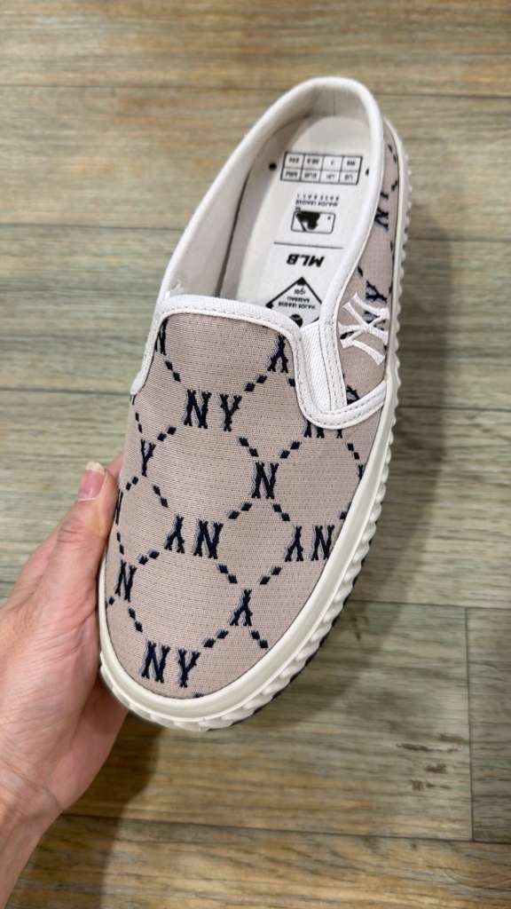 ZX256 MLB 啡色拼黑色NY logo懶人鞋