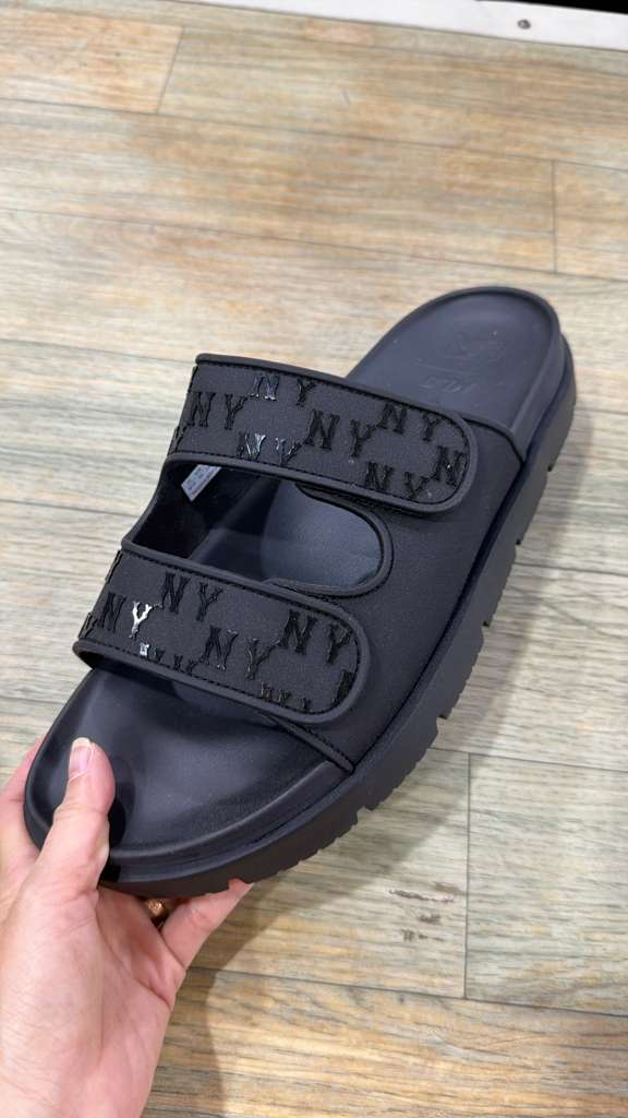 ZX144 MLB 黑色NY logo暗花一字拖鞋