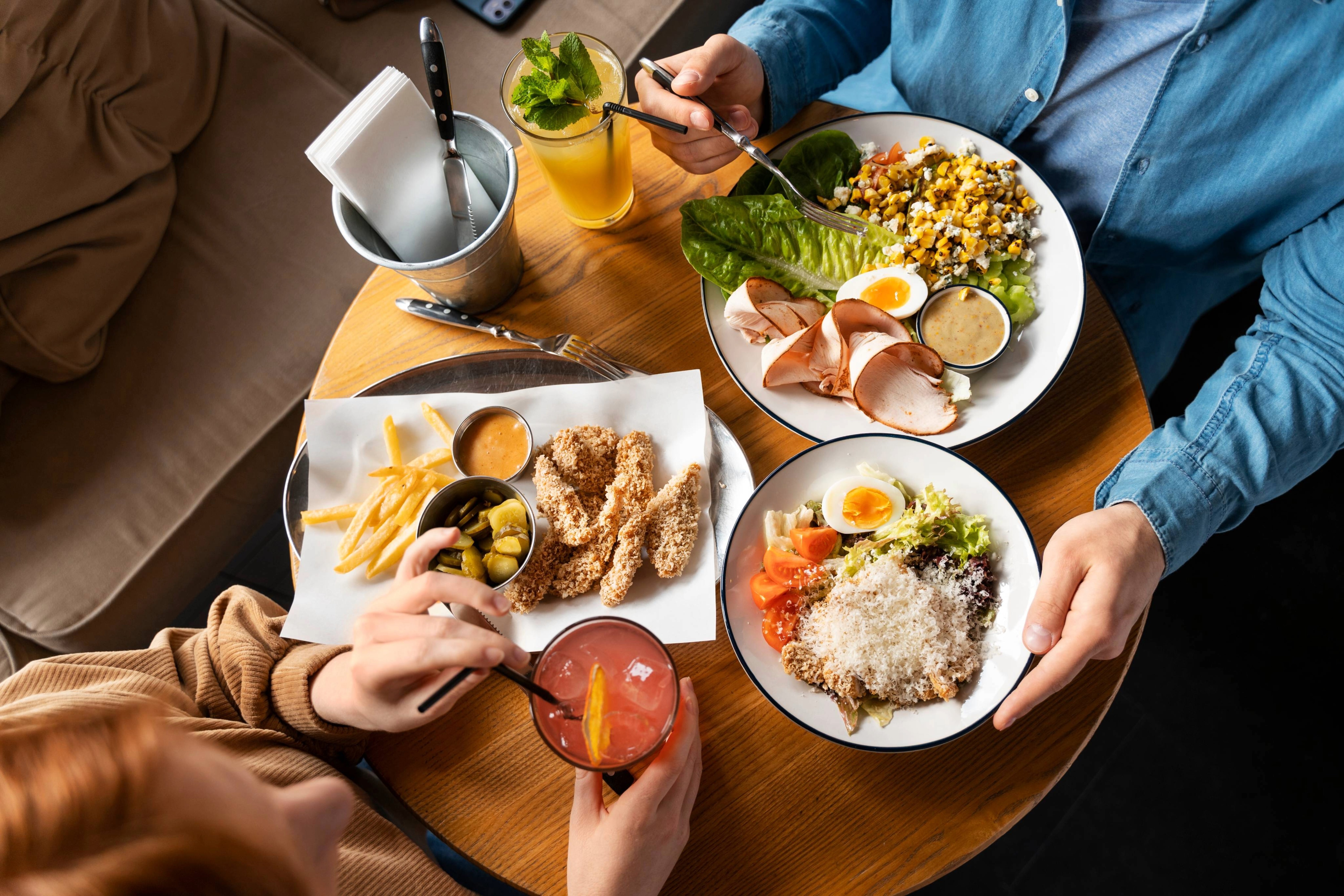 三餐都吃外食的人特別適合補充腸腎軸益生菌，從源頭就做好保健