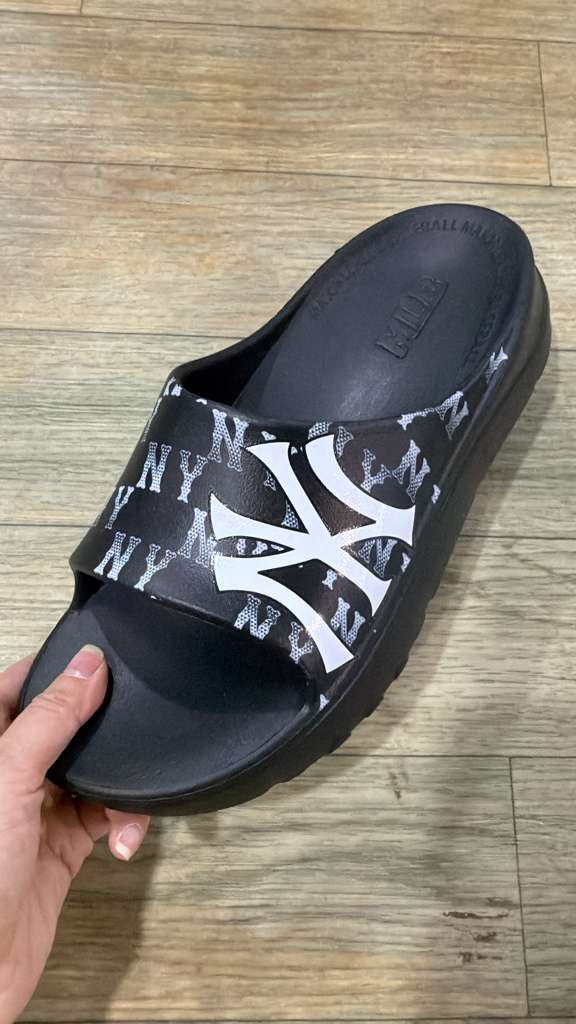 ZX133 MLB 黑色NY logo暗花一字拖鞋