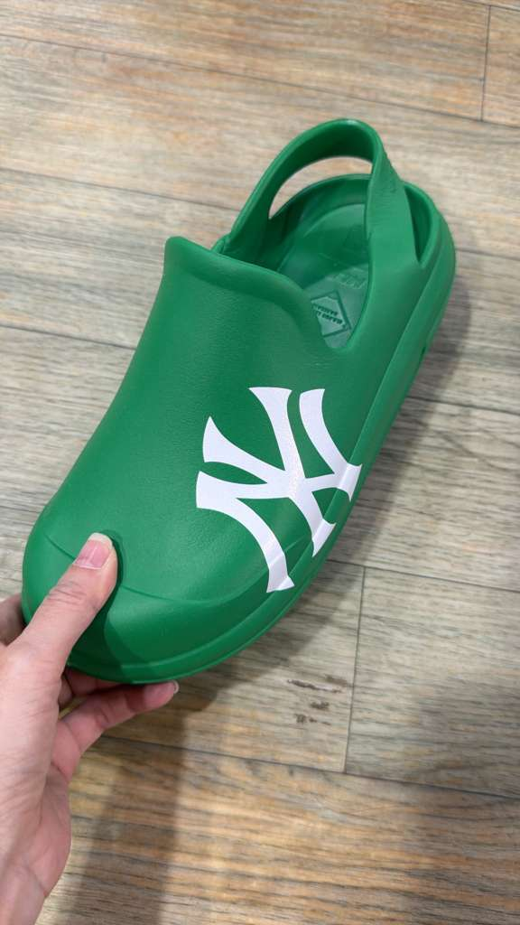 ZX136 MLB 綠色拼白色LA logo密頭涼鞋