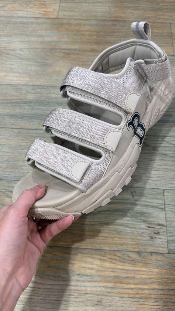 ZX138 MLB 灰色B logo露趾涼鞋