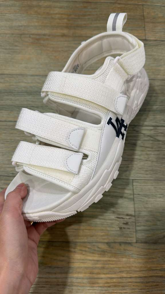 ZX139 MLB 白色LA logo露趾涼鞋