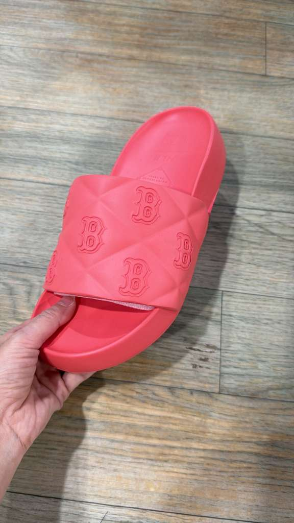 ZX190 MLB 粉紅色暗花B logo一字拖鞋