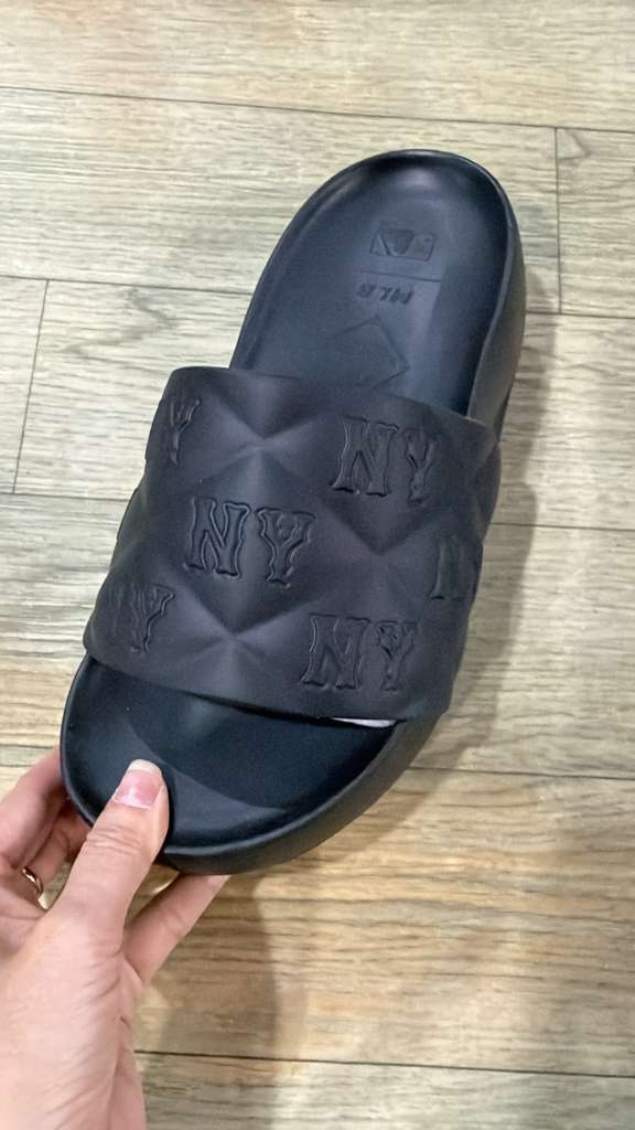 ZX192 MLB 黑色暗花NY logo一字拖鞋