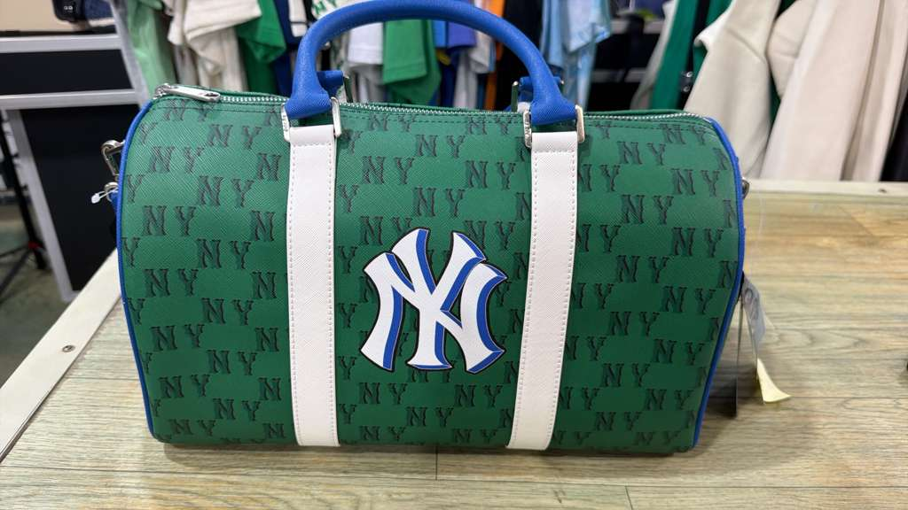 ZX320 MLB 綠色NY logo 暗花波士頓包 35x21cm