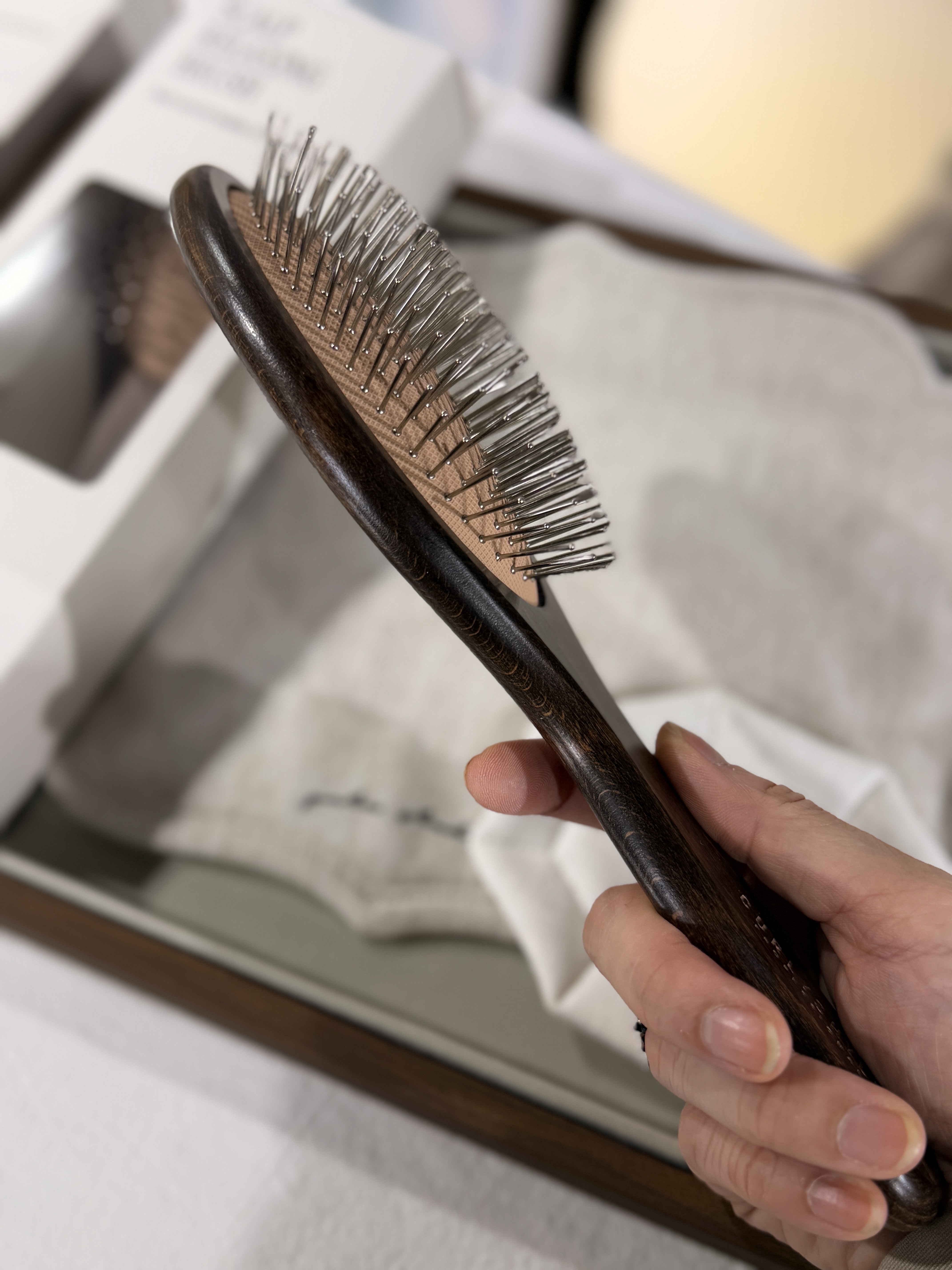 CURLY SHYLL Scalp Relaxing Brush【30多年專業美髮梳研發經驗的專家團隊傾力打造】梳齒採用高彈性橡膠✔️提供卓越的緩衝性能✔️並能自然按摩頭皮✔️促進血液循環✔️【今團26/5， 下午5點截單】不設退換