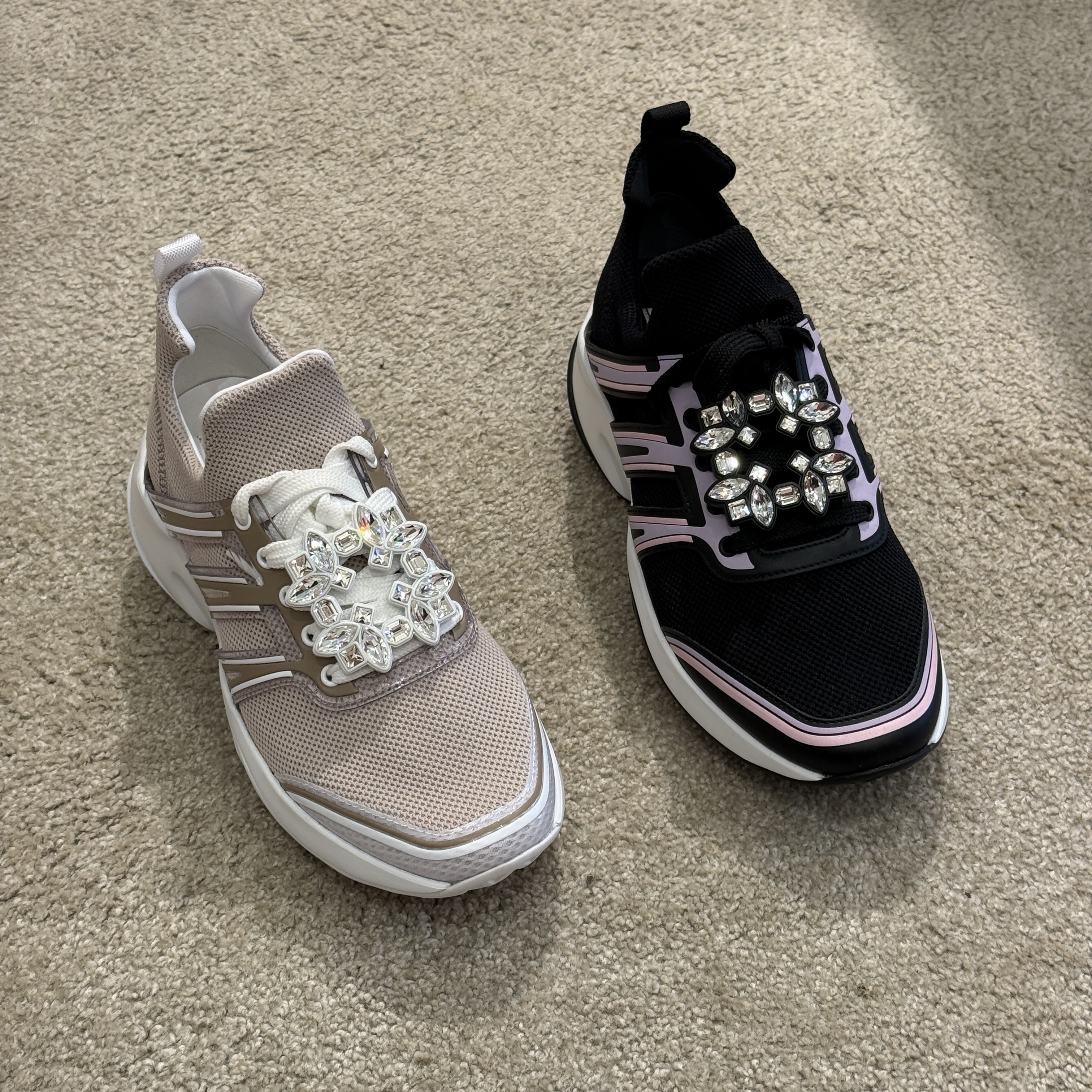Roger Vivier viv run strass lace sneakers beige