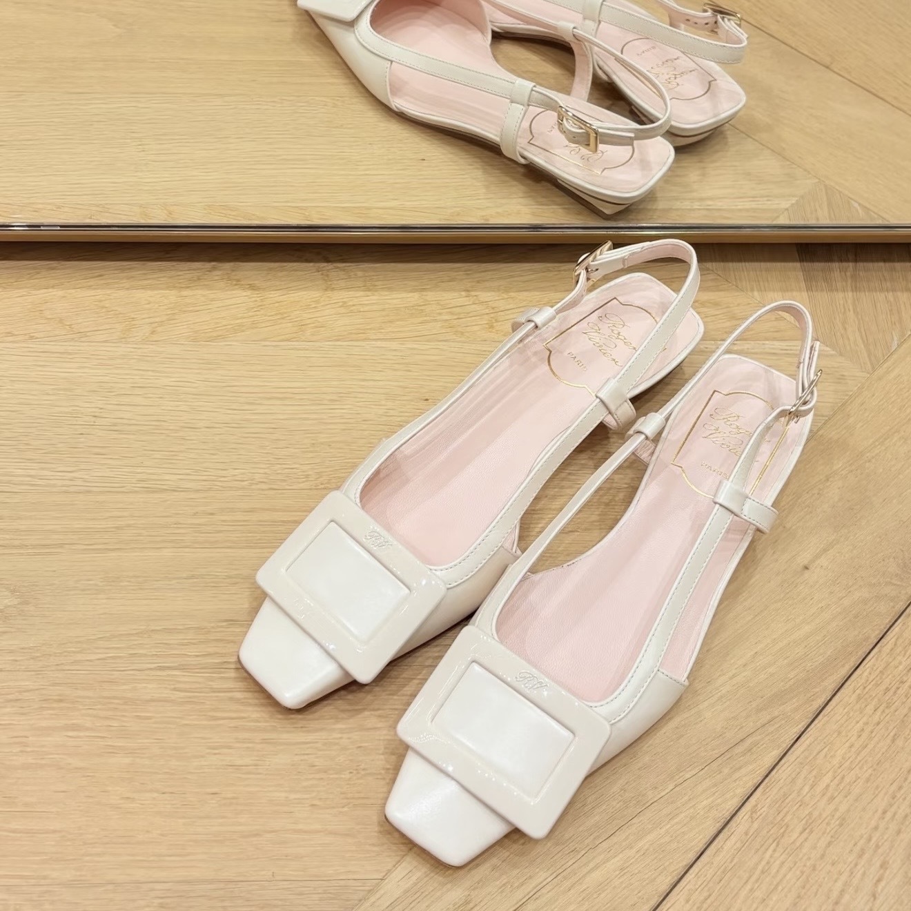 Roger Vivier Belle Vivier Slingback Ballerinas in leather white