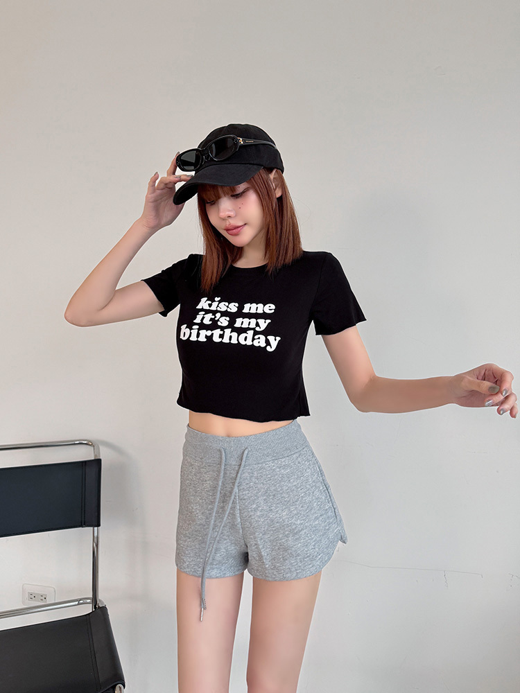 kiss me立體字母捲邊Tee(3色）