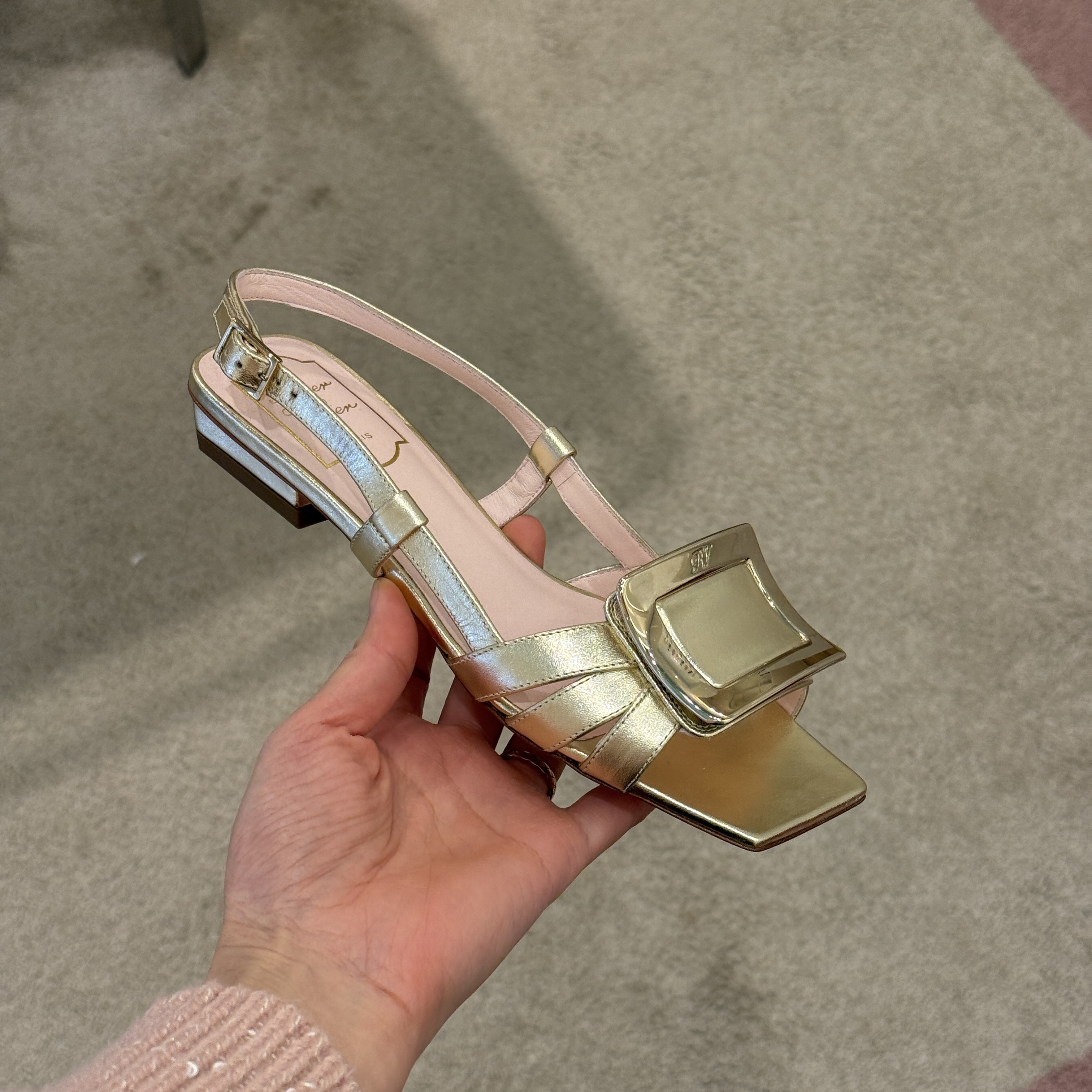 Roger Vivier RV Belle Vivier Metal Buckle Sandals in Leather gold 25mm