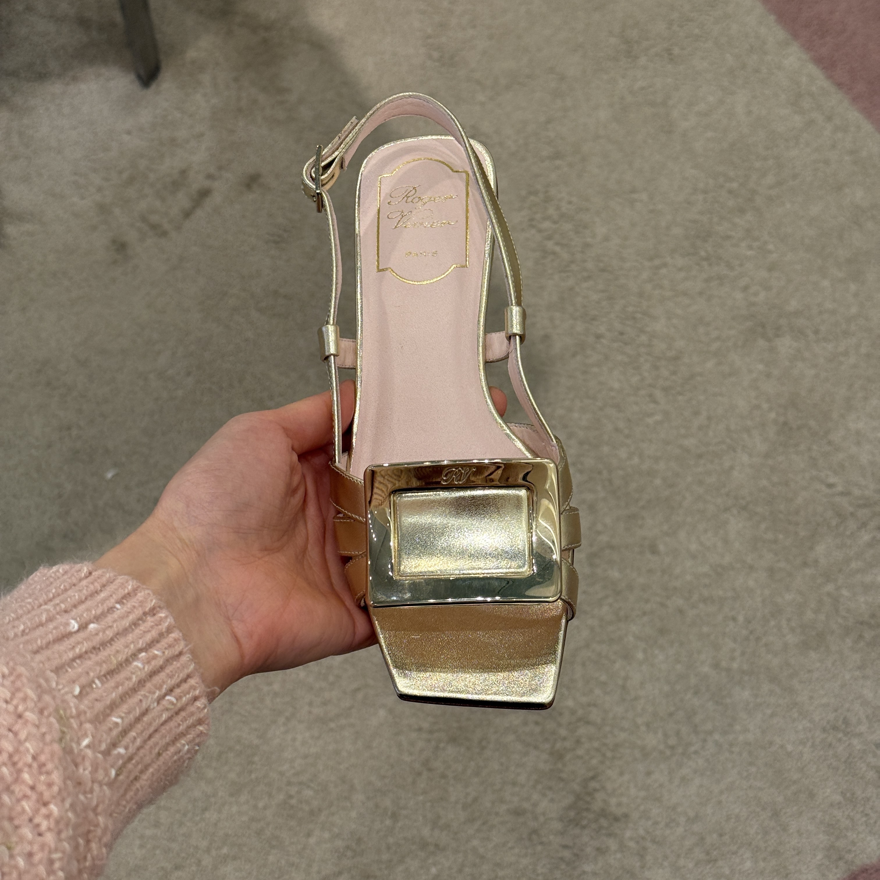 Roger Vivier RV Belle Vivier Metal Buckle Sandals in Leather gold 25mm