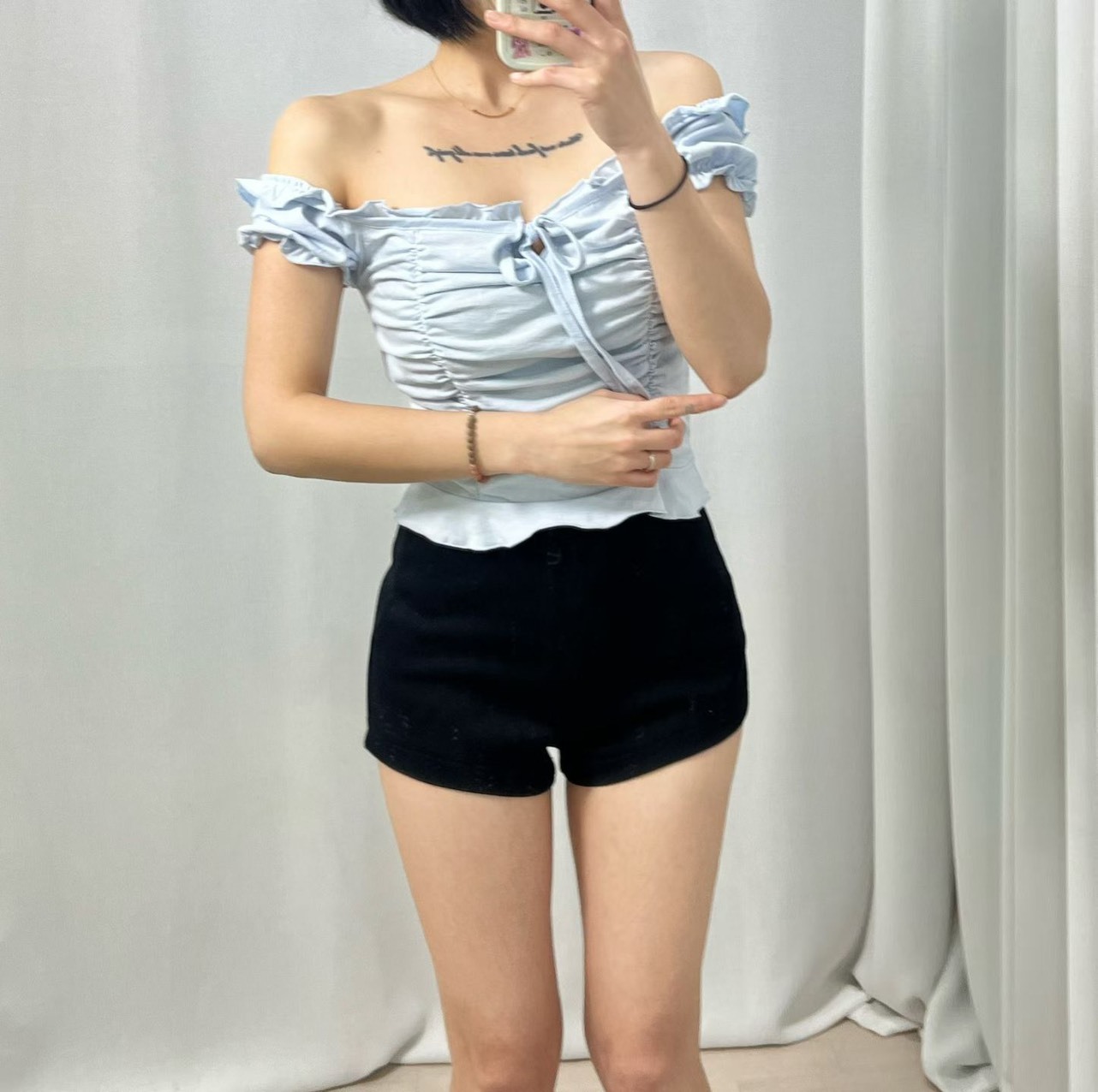 抓褶露肩綁帶上衣