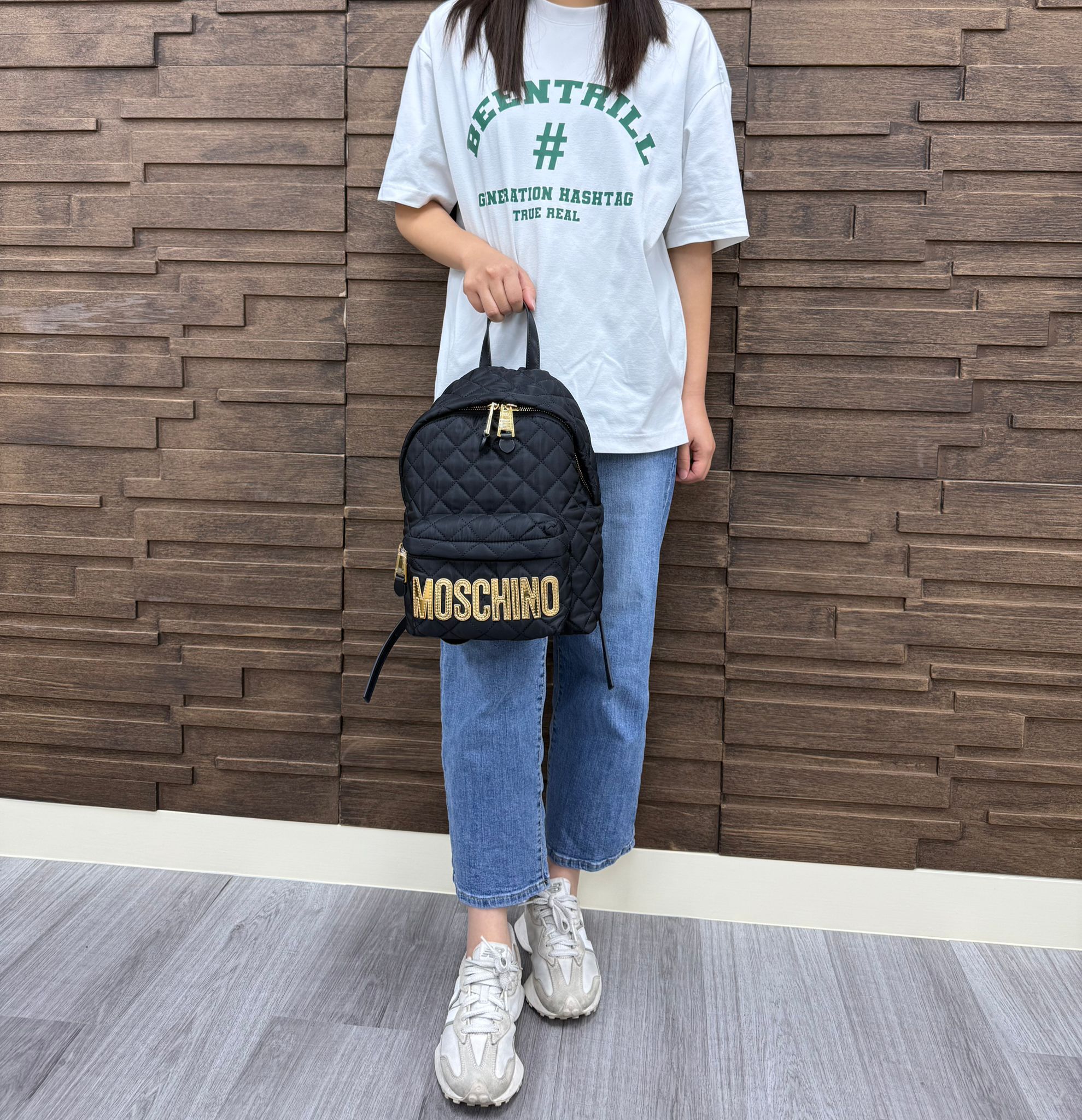 LYS02368 Moschino 金色 logo菱格背囊細Size