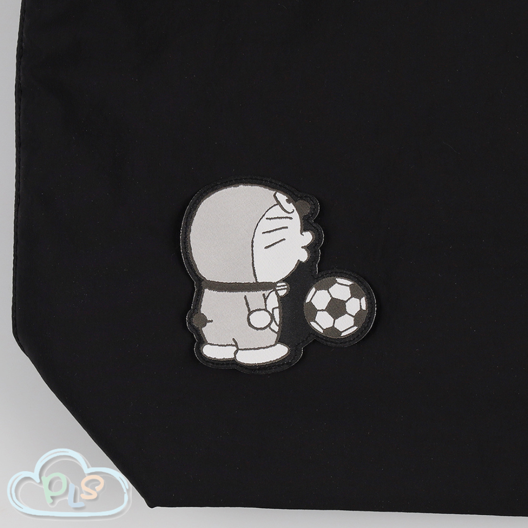 現貨 原創軟肩包（足球款） 多啦A夢 DORAEMON STORE 限定 黑色 #40190-1
