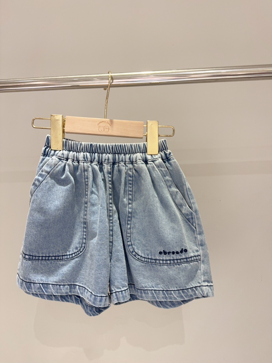 AZ32經典刺繡牛仔短褲