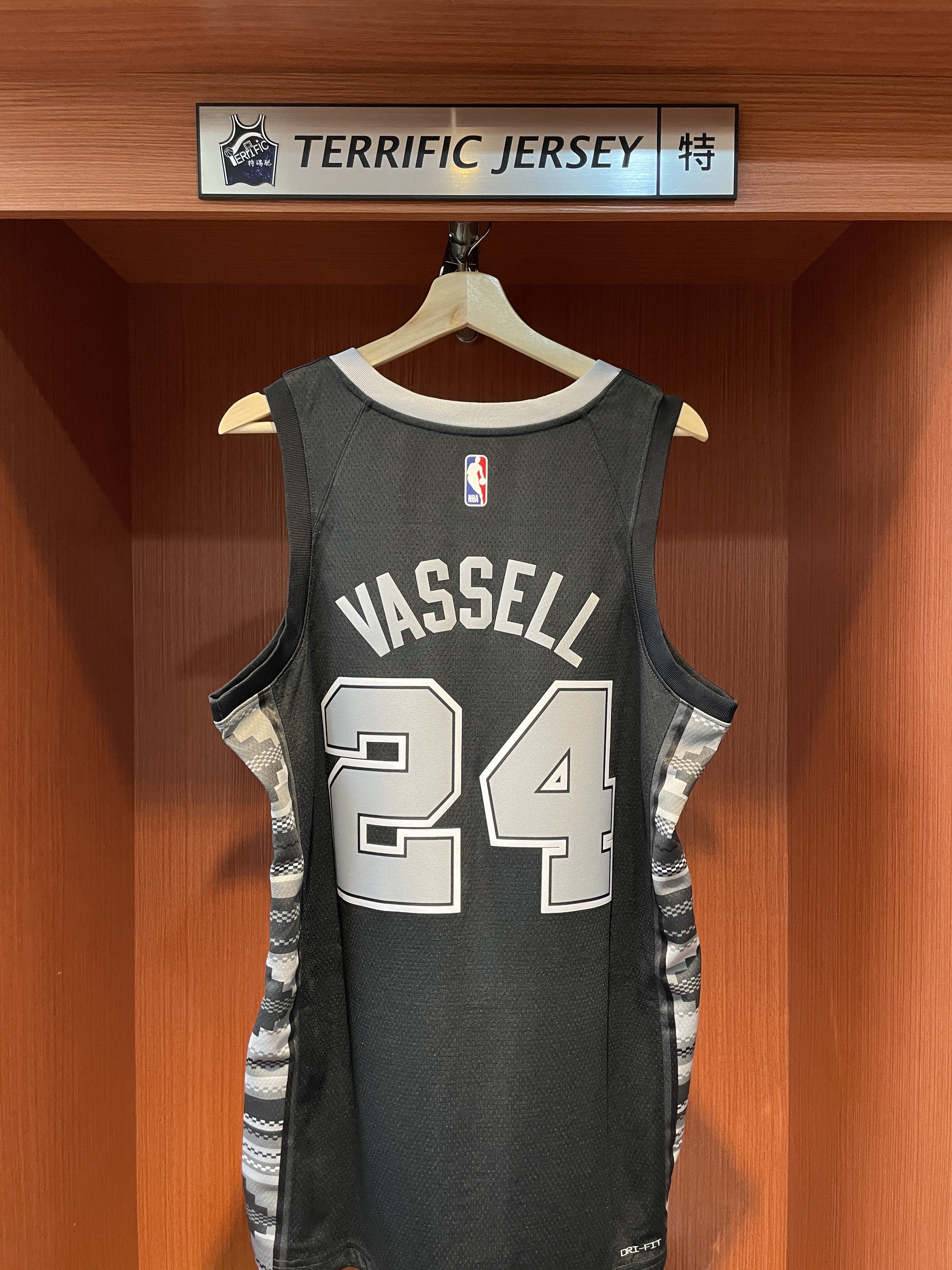 NBA球衣 Devin Vassell 聖安東尼奧馬刺黑圖騰 Statement Jordan Swingman 球迷版 熱轉印 全新