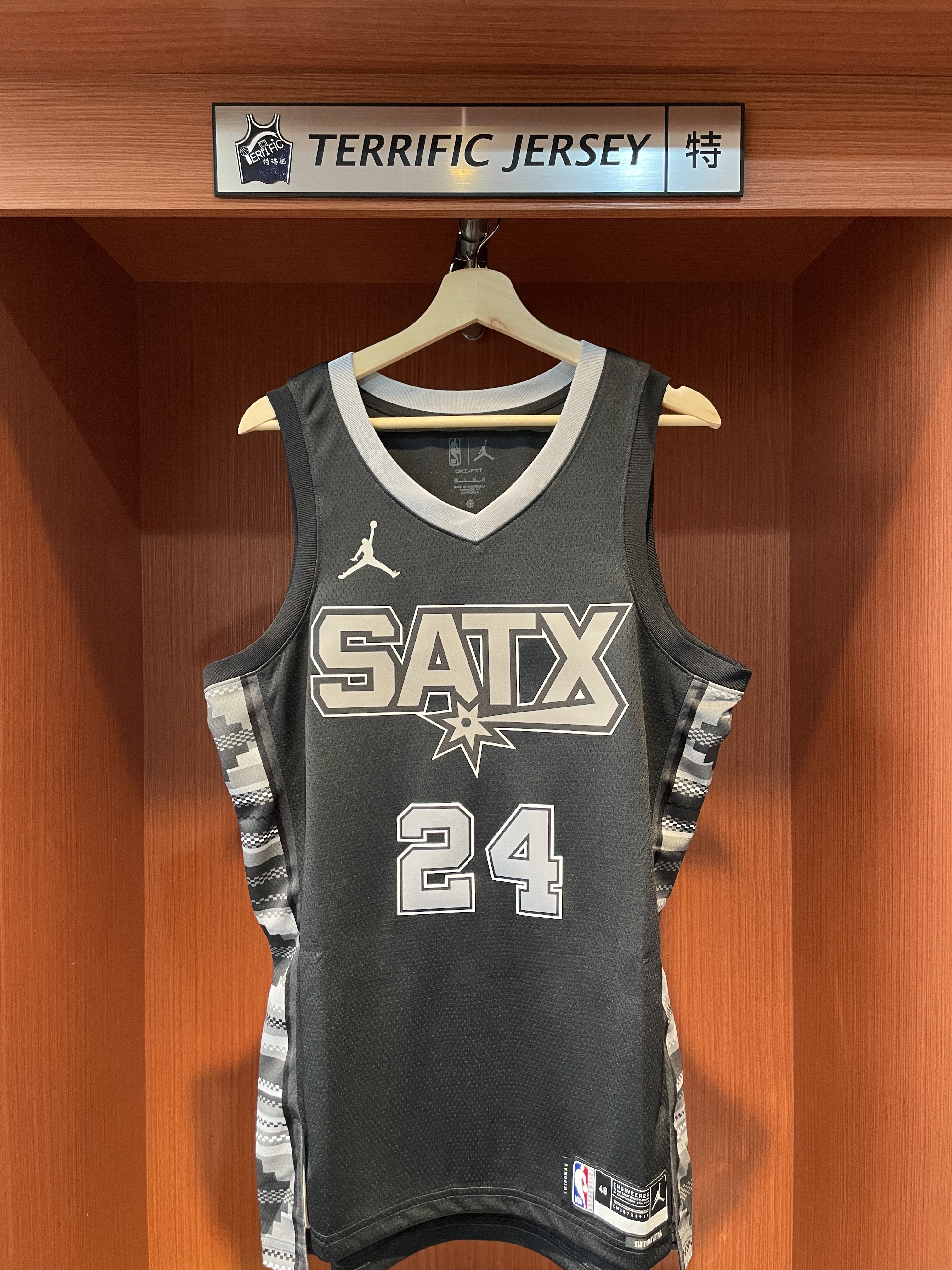 NBA球衣 Devin Vassell 聖安東尼奧馬刺黑圖騰 Statement Jordan Swingman 球迷版 熱轉印 全新