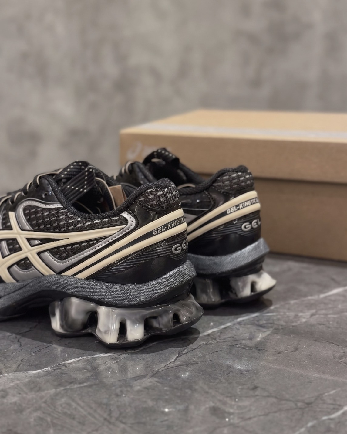 【預購】ASICS × KIKO KOSTADINOV GEL-KINETIC FLUEN FF BLAST 黑白 1203A748001
