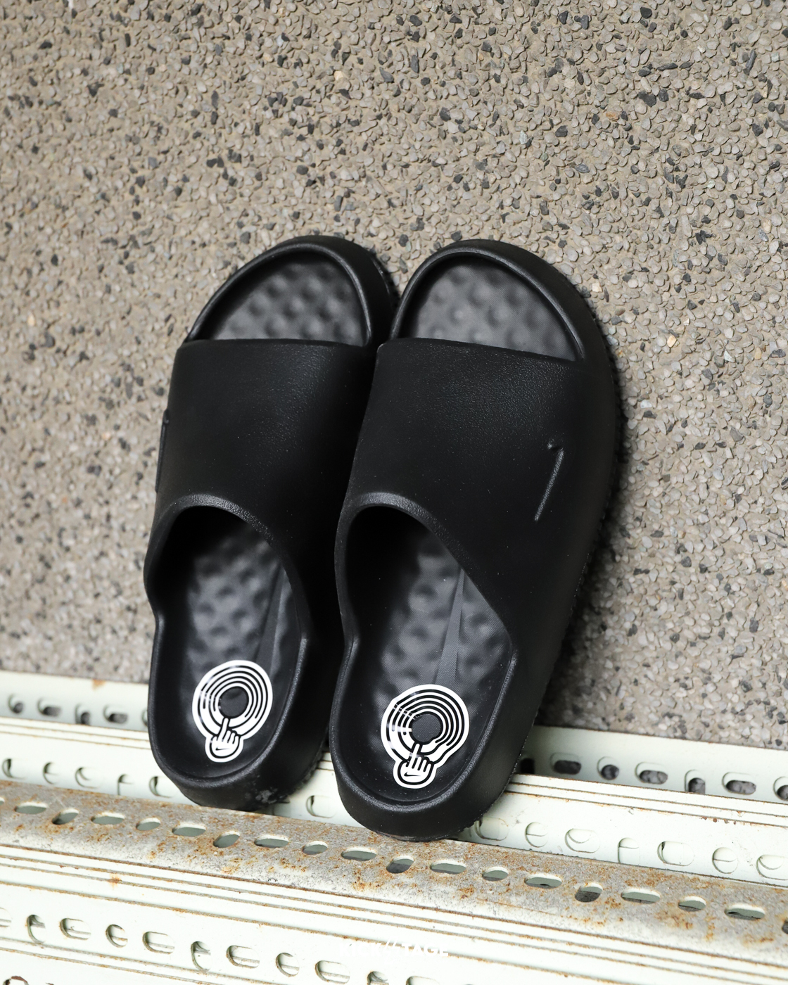大童鞋 女鞋 NIKE CALM SLIDE 2.0 GS 黑色 立體LOGO 柔軟 休閒 橡膠外底 防水 拖鞋【IF9306-001】