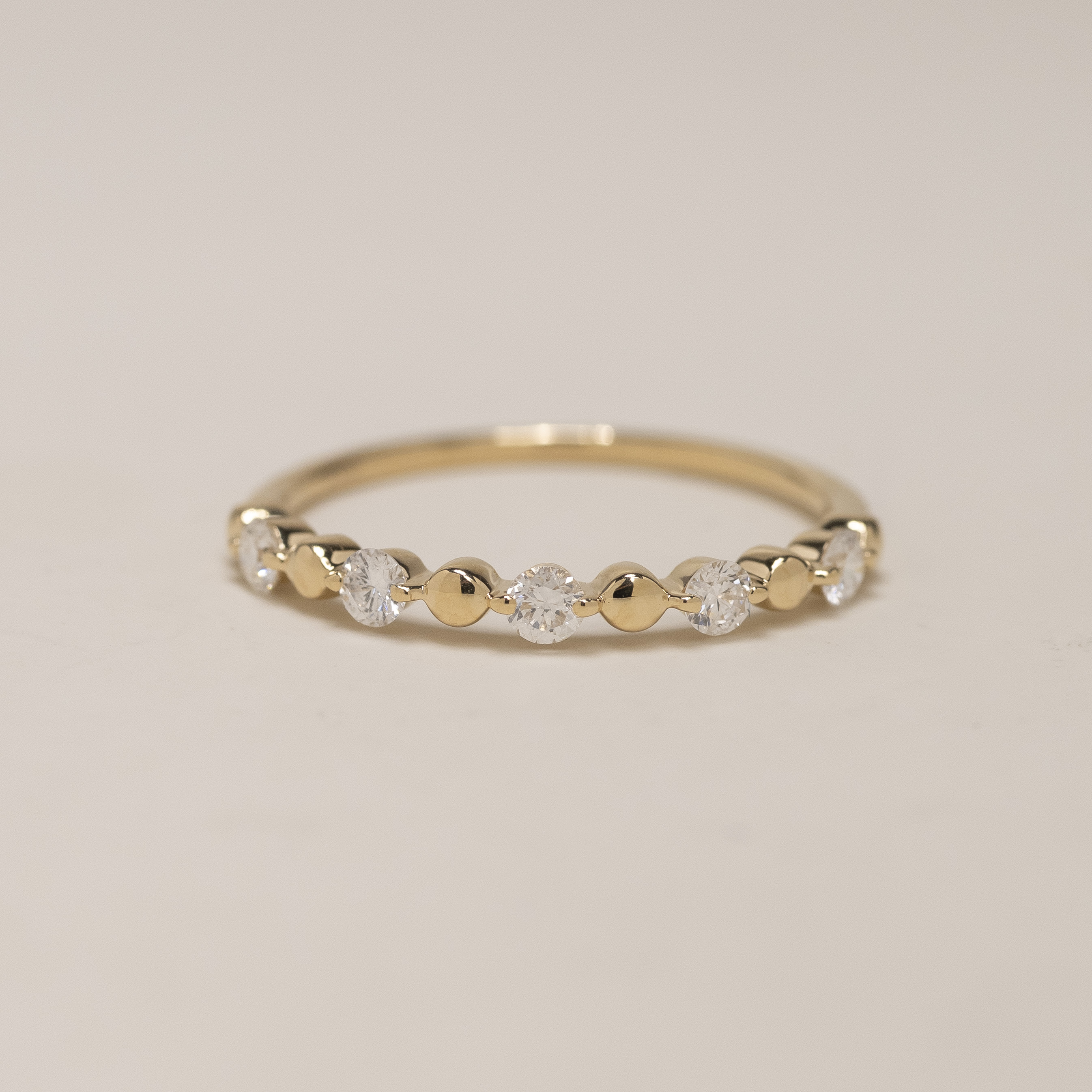 18K Dot de Diamond Ring