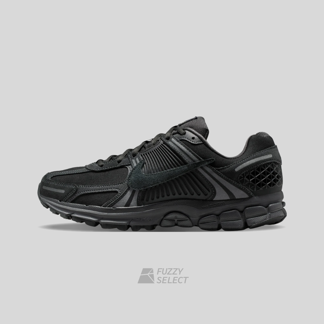 【逢甲 FUZZY】Nike Zoom Vomero 5 "Team Black" 帆布麂皮 碳黑 IH8039-002